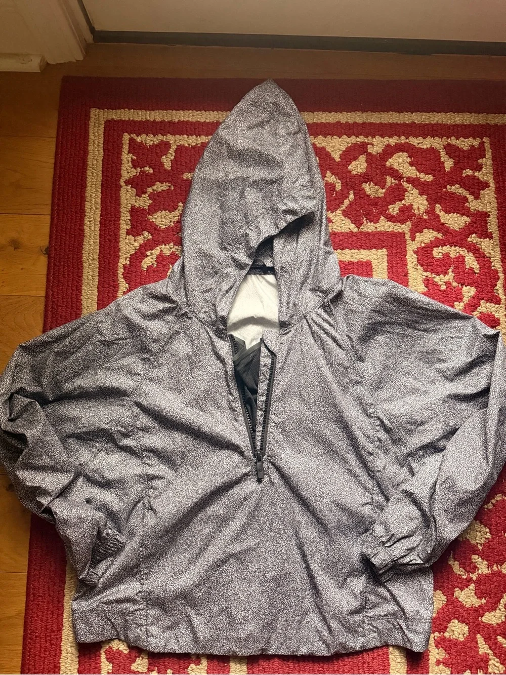Rare Lululemon loose cropped wind breaker